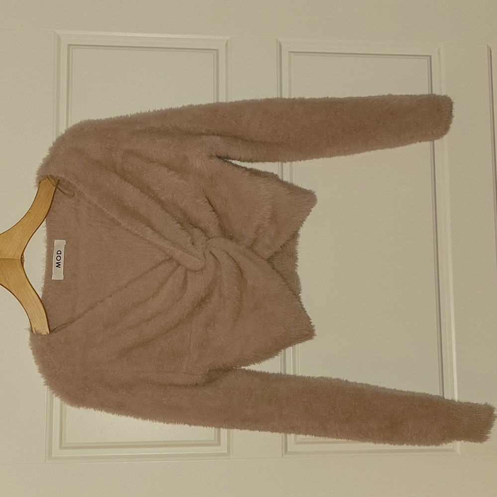 MOD Cropped Sweater